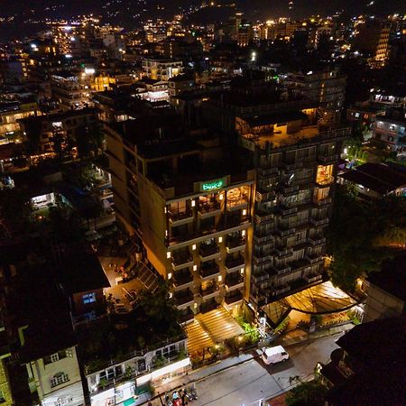 Готель Pokhara Batika Екстер'єр фото