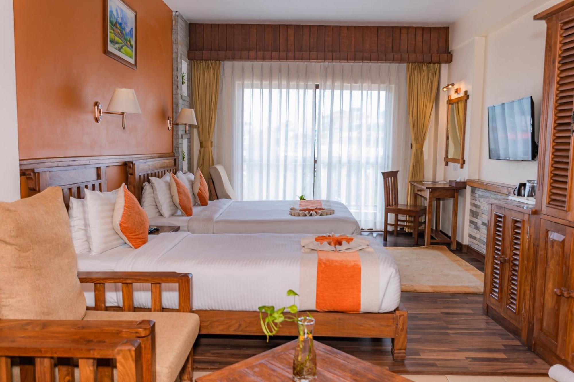 Готель Pokhara Batika Екстер'єр фото