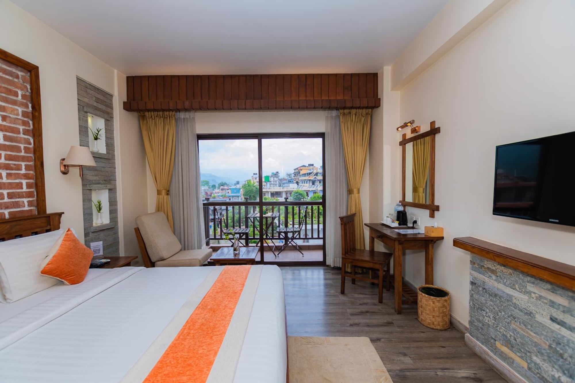 Готель Pokhara Batika Екстер'єр фото