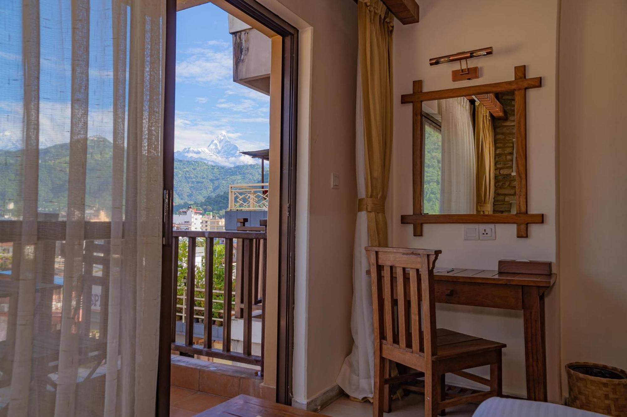 Готель Pokhara Batika Екстер'єр фото