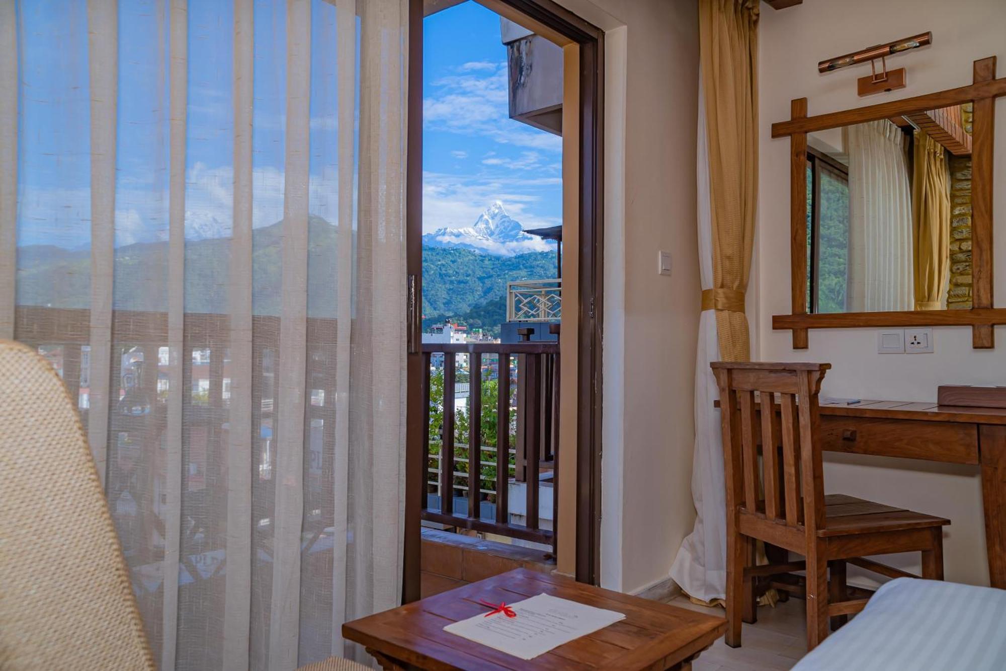 Готель Pokhara Batika Екстер'єр фото