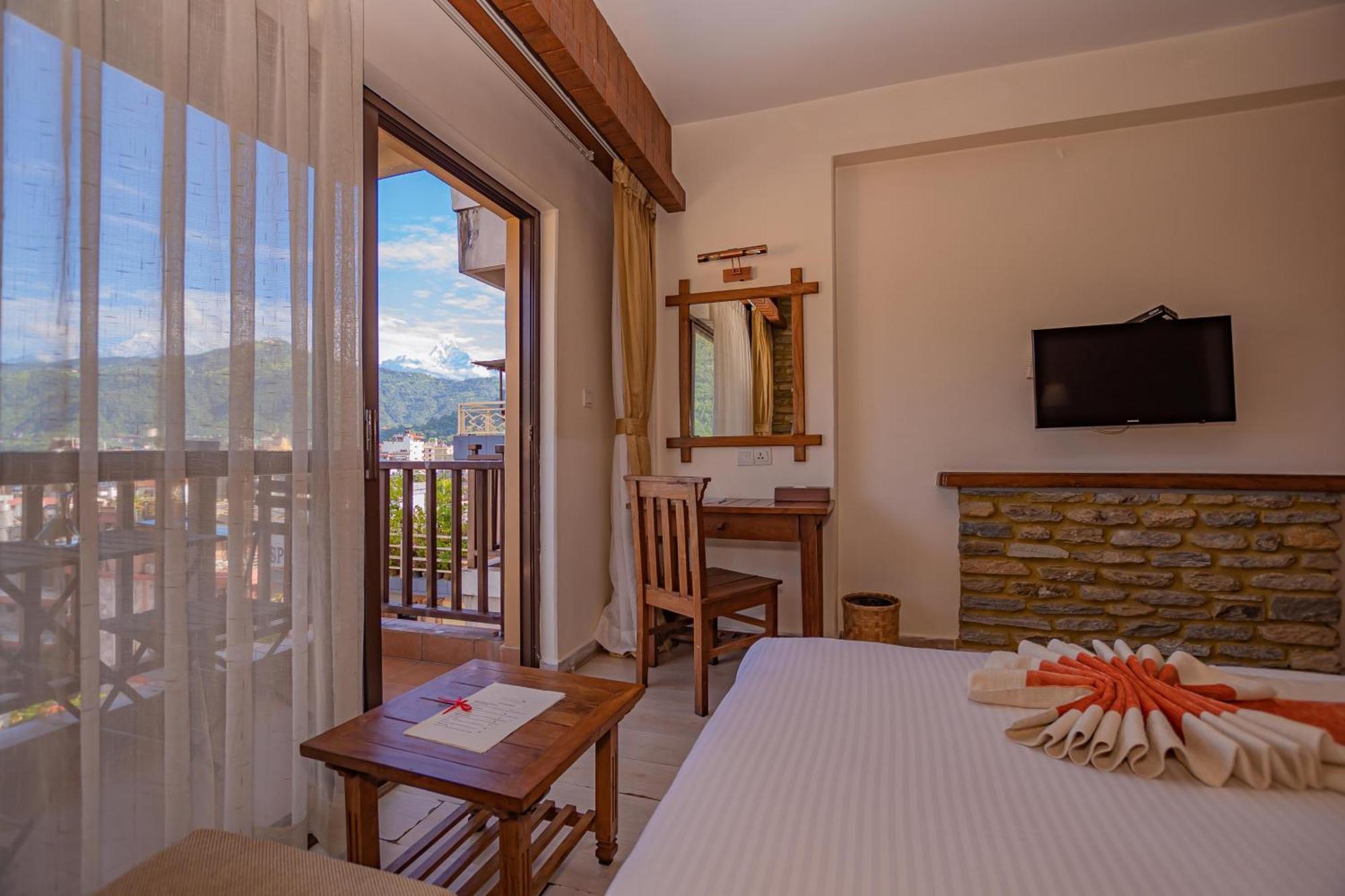 Готель Pokhara Batika Екстер'єр фото