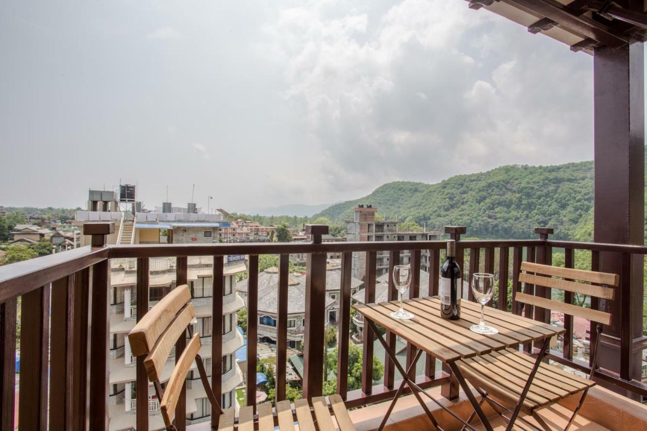 Готель Pokhara Batika Екстер'єр фото