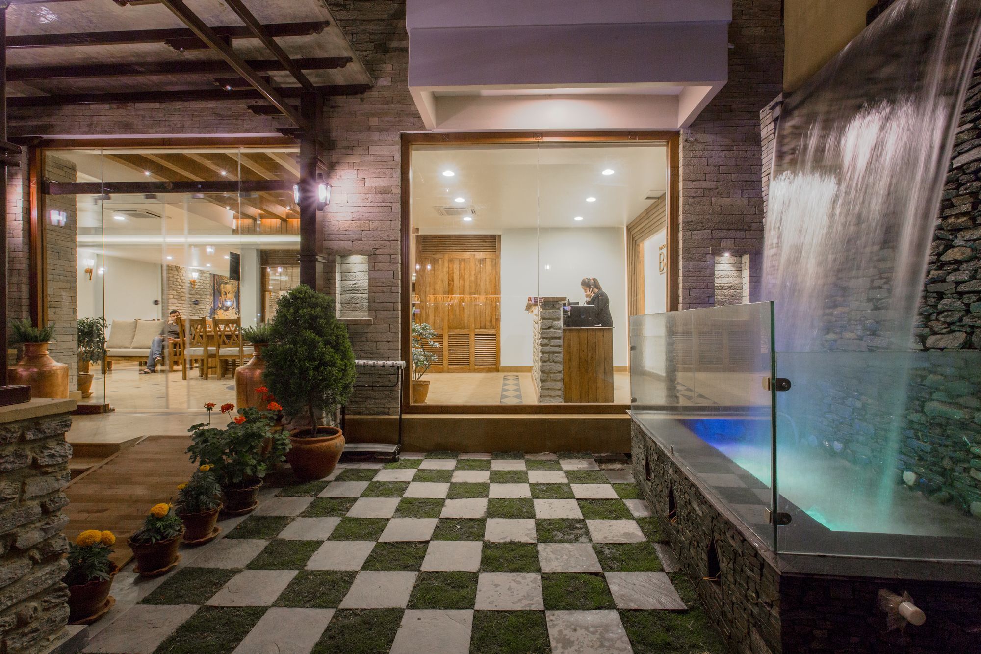 Готель Pokhara Batika Екстер'єр фото